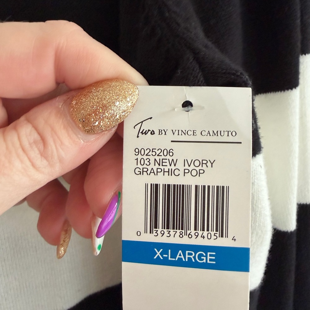 Two by Vince Camuto Zip-Up Sweater with hood - Picture 4 of 4